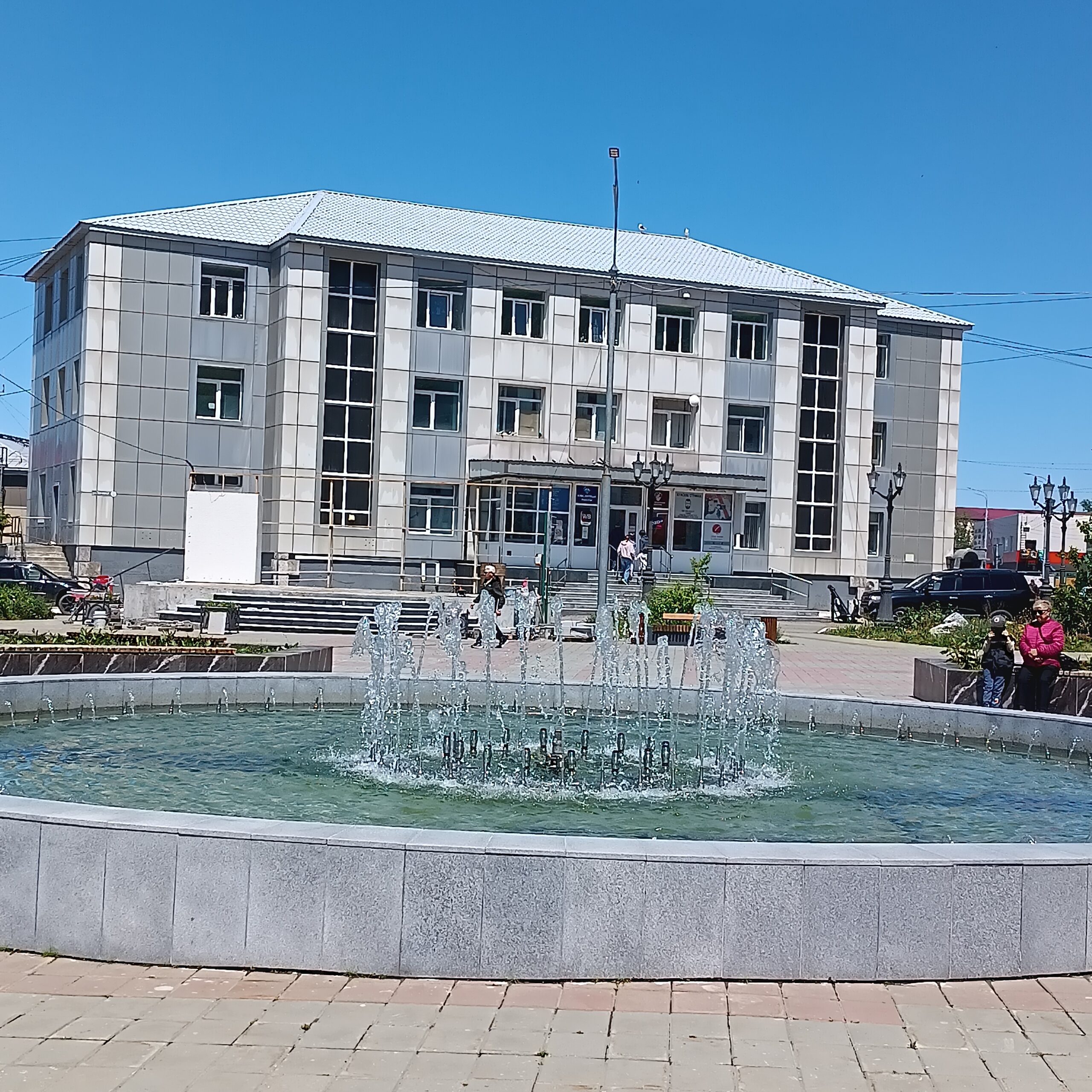 Административное здание по ул. Ленина, 52 в г. Невельске, в котором находится офис юриста